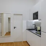 Apart Otel Krakovka Prag